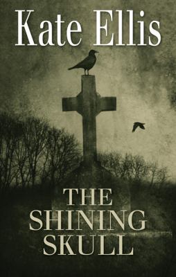 The Shining Skull [Large Print] 0750535792 Book Cover