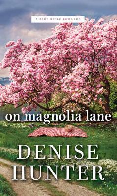 On Magnolia Lane [Large Print] 164358054X Book Cover