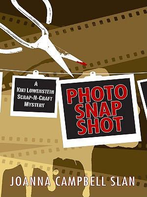Photo Snap Shot (A Kiki Lowenstein Scrap-N-Craf... [Large Print] 1410427986 Book Cover
