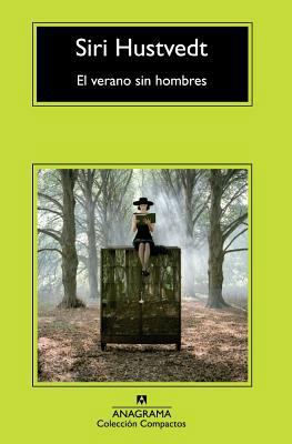 El Verano Sin Hombres = The Summer Without Men [Spanish] 8433977393 Book Cover
