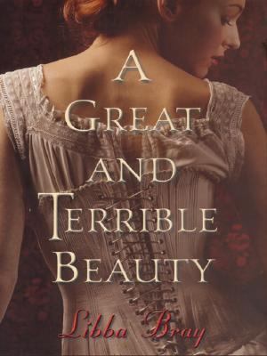 A Great and Terrible Beauty [Large Print] 0786265043 Book Cover
