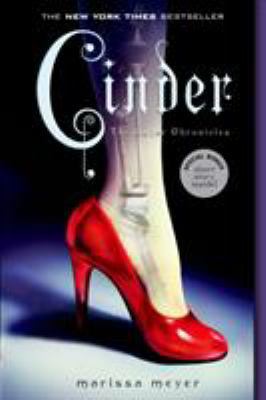 Cinder: Book One of the Lunar Chronicles 1250007208 Book Cover