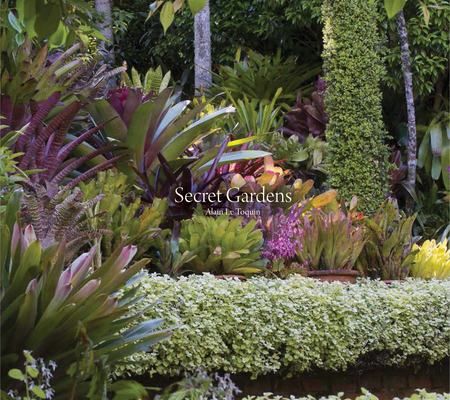 Secret Gardens 1419715801 Book Cover