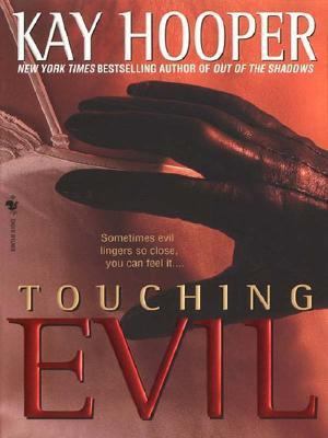 Touching Evil [Large Print] 0786237198 Book Cover