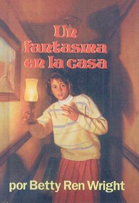 Un Fantasma en la Casa = A Ghost in the House (... [Spanish] 078072707X Book Cover