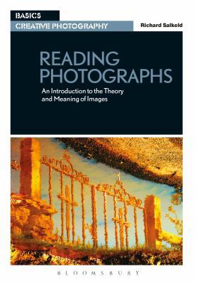 Reading Photographs: An Introduction to the The... 2940411891 Book Cover