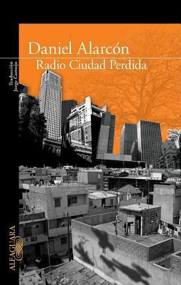 Guerra a la luz de las velas (Spanish Edition) [Spanish] 9972232131 Book Cover