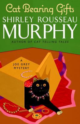 Cat Bearing Gifts (Joe Grey Mystery Series, 18) 0061806943 Book Cover