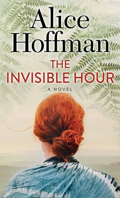 The Invisible Hour [Large Print] 1638089108 Book Cover