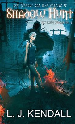 Shadow Hunt 1925430103 Book Cover