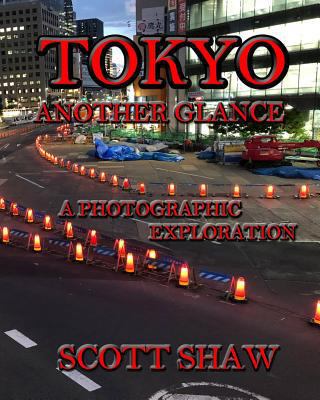 Tokyo Another Glance: A Photographic Exploration 1949251063 Book Cover