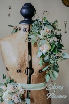 Sewing Planner: Rose-Covered Mannequin Sewing Journal, 6"x9" 1790353238 Book Cover