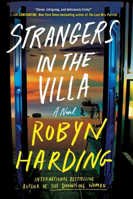 Strangers in the Villa [Large Print] 1538782162 Book Cover