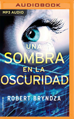Una Sombra En La Oscuridad [Spanish] 1713524589 Book Cover