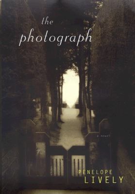 The Photograph 0670032050 Book Cover