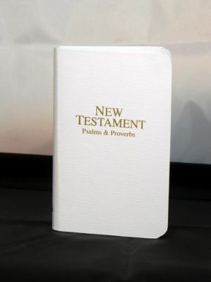 Vest-Pocket New Testament with Psalms and Prove... 0834004534 Book Cover