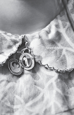 Family Frames: curated by Kathryn Harrison 1087863546 Book Cover