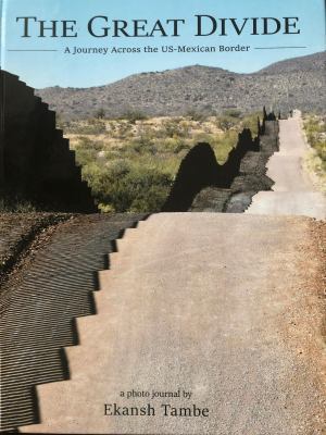Hardcover The Great Divide : A Journey Across the US-Mexican Border Book