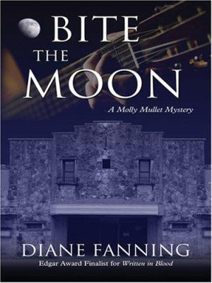 Bite the Moon (Five Star Mystery Series) (Five ... 1594145490 Book Cover