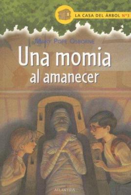 Un momia al amanecer (Magic Tree House) (Spanis... [Spanish] 9500826720 Book Cover