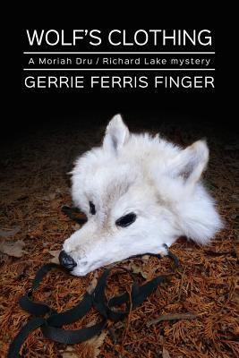 Wolf's Clothing: A Moriah Dru and Richard Lake ... 1985757621 Book Cover