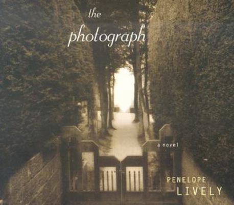 The Photograph 1565117840 Book Cover