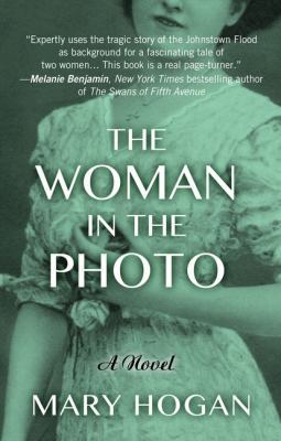 The Woman in the Photo [Large Print] 1410495167 Book Cover