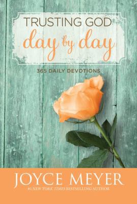 Trusting God Day by Day: 365 Daily Devotions [Large Print] 145552266X Book Cover