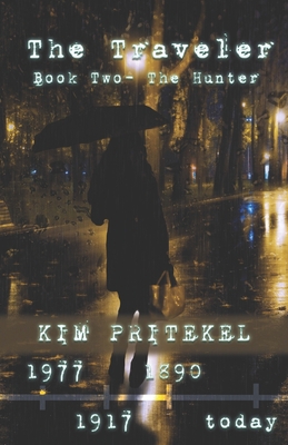 The Traveler - Book Two: The Hunter 1948232936 Book Cover