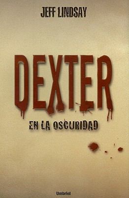 Dexter en la Oscuridad = Dexter in the Dark [Spanish] 8489367515 Book Cover