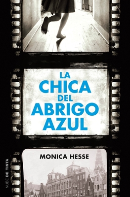 La Chica del Abrigo Azul / Girl in the Blue Coat [Spanish] 8415594976 Book Cover