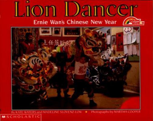 Lion Dancer: Ernie Wan's Chinese New Year 0833550993 Book Cover
