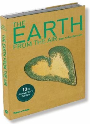 The Earth from the Air: 365 New Days 0500515417 Book Cover