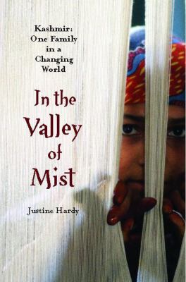 In the Valley of Mist: Kashmir: One Family in a... 1476745757 Book Cover
