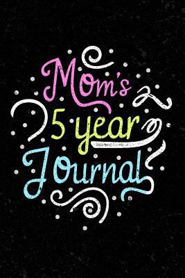 Paperback Mom's 5 Year Journal : 5 Years of Memories, Blank Date No Month, 6 X 9, 365 Lined Pages Book