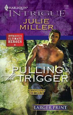 Pulling the Trigger [Large Print] 0373889127 Book Cover