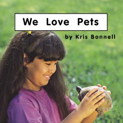 Paperback We Love Pets Book