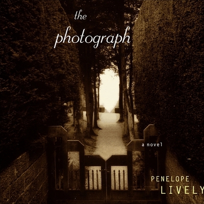 The Photograph 1665184892 Book Cover