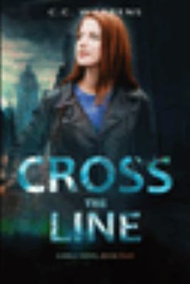 Paperback Cross the Line : A Holly Novel Book
