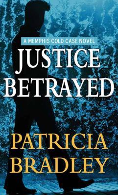 Justice Betrayed [Large Print] 1683248511 Book Cover