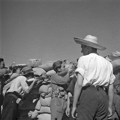 Gerda Taro: With Robert Capa as Photojournalist... 3869050136 Book Cover