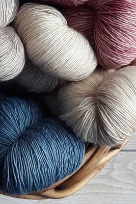 Knitting Graph Paper 4: 5 & 2:3 Ratio: Yarn Pho... 1696473128 Book Cover