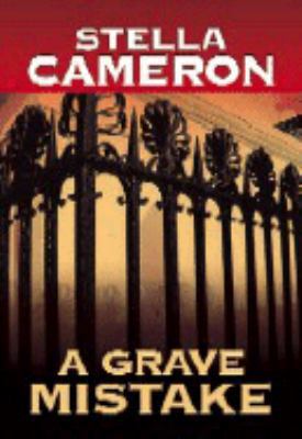 Grave Mistake [Large Print] 1585476927 Book Cover