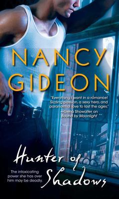Hunter of Shadows 1501104349 Book Cover