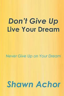 Paperback Don't Give Up : Live Your Dream Book