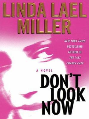 Don't Look Now [Large Print] 0786258381 Book Cover