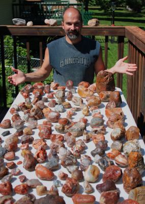 Paperback Lake Superior Agates : What to Look for Lyndon's Story Book