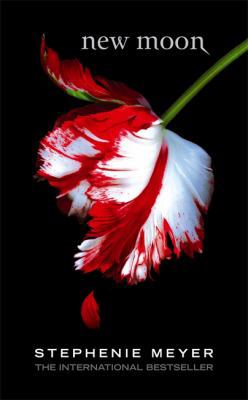 New Moon (The Twilight Saga, Book 2) 1904233864 Book Cover