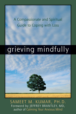 Grieving Mindfully: A Compassionate and Spiritu... 1572244011 Book Cover