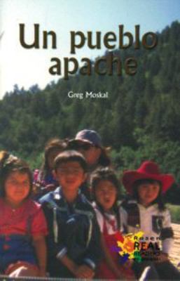 Un Pueblo Apache (an Apache Indian Community) [Spanish] 0823965120 Book Cover
